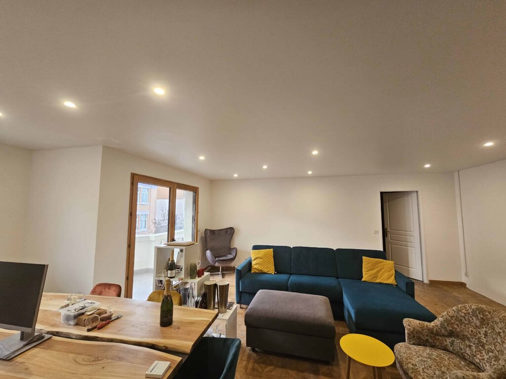 ‌Réalisation d’un plafond tendu dans une salle à manger, salon à Aulnay-sous-Bois