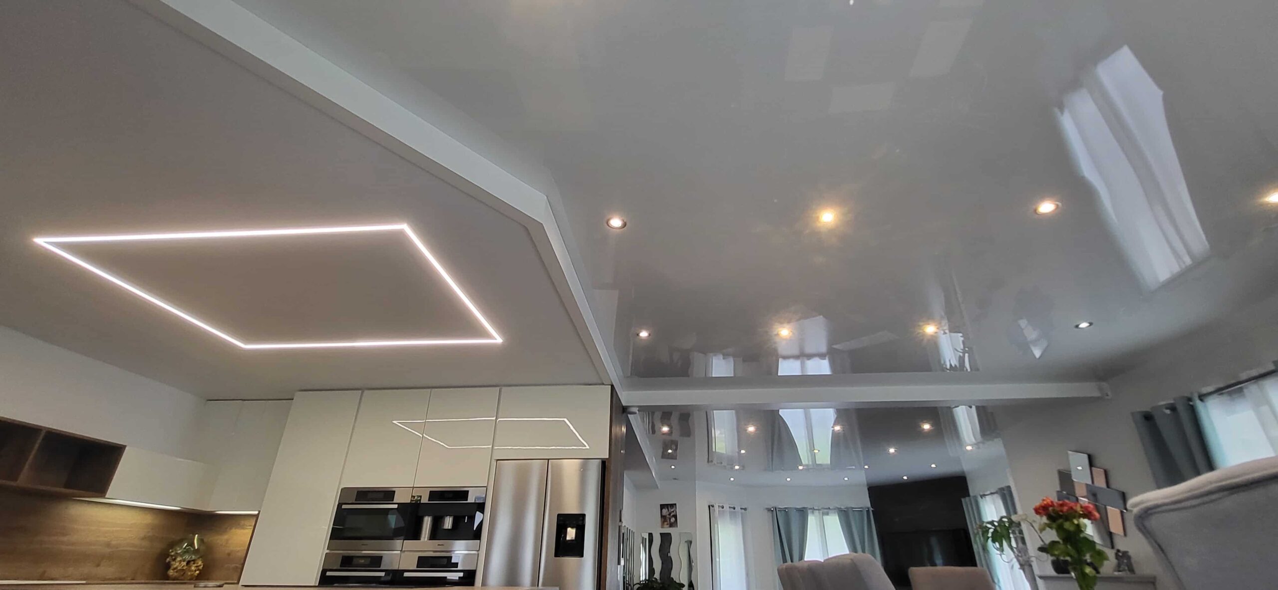 Comment entretenir un plafond tendu ? Guide pratique et conseils