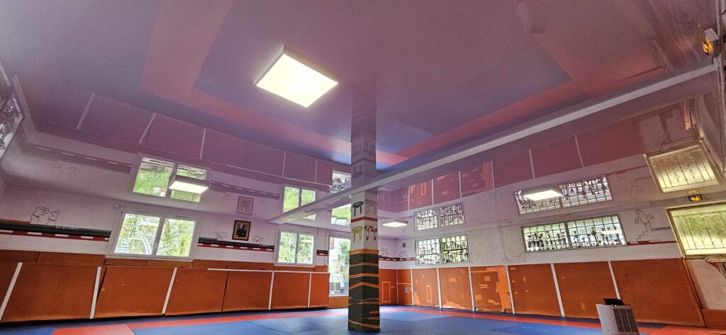 Aménagement lumineux d’un dojo de 120 m²